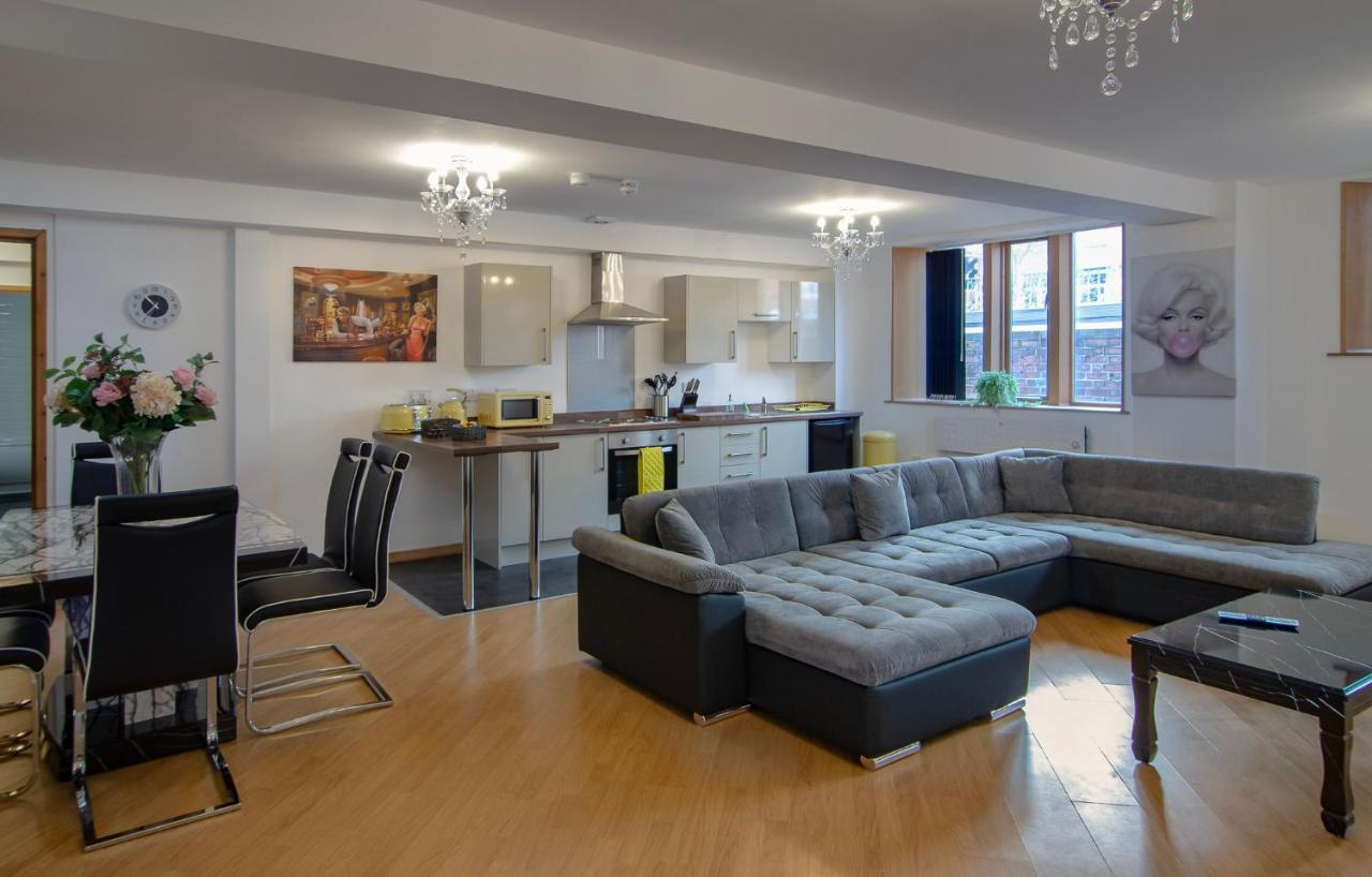 Super Spacious Church Conversion Close To Tower Blackpool Exterior photo